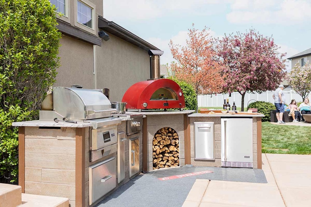 How long does it take to build a DIY outdoor kitchen